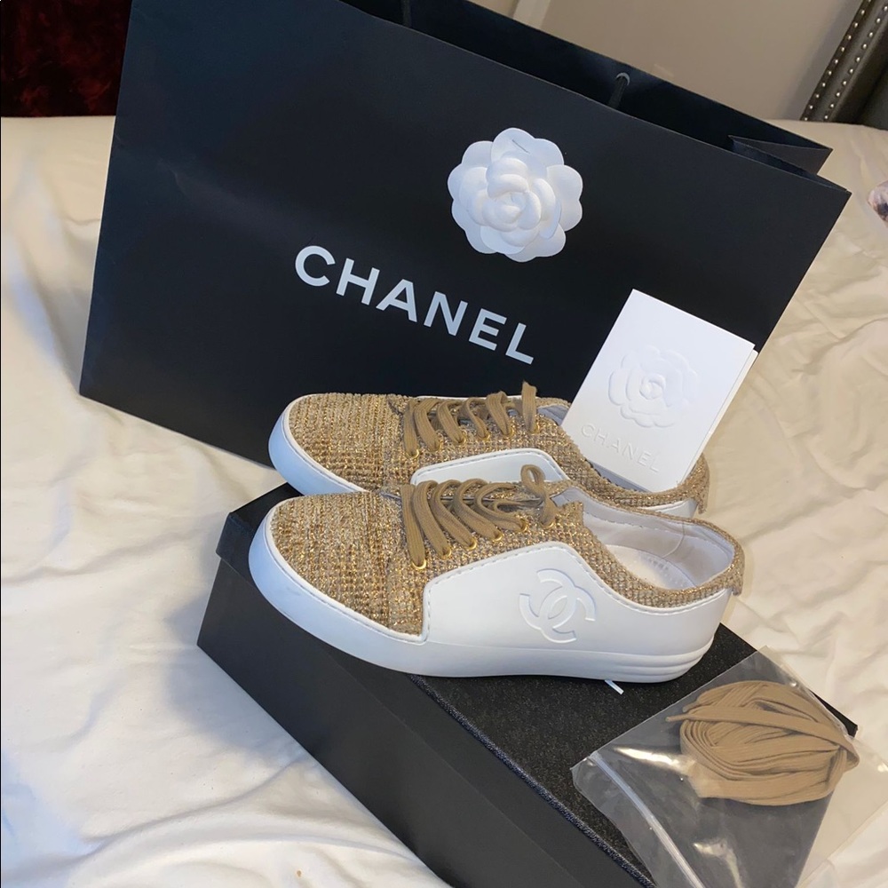 Rare Chanel shoes size US 7 (37)
